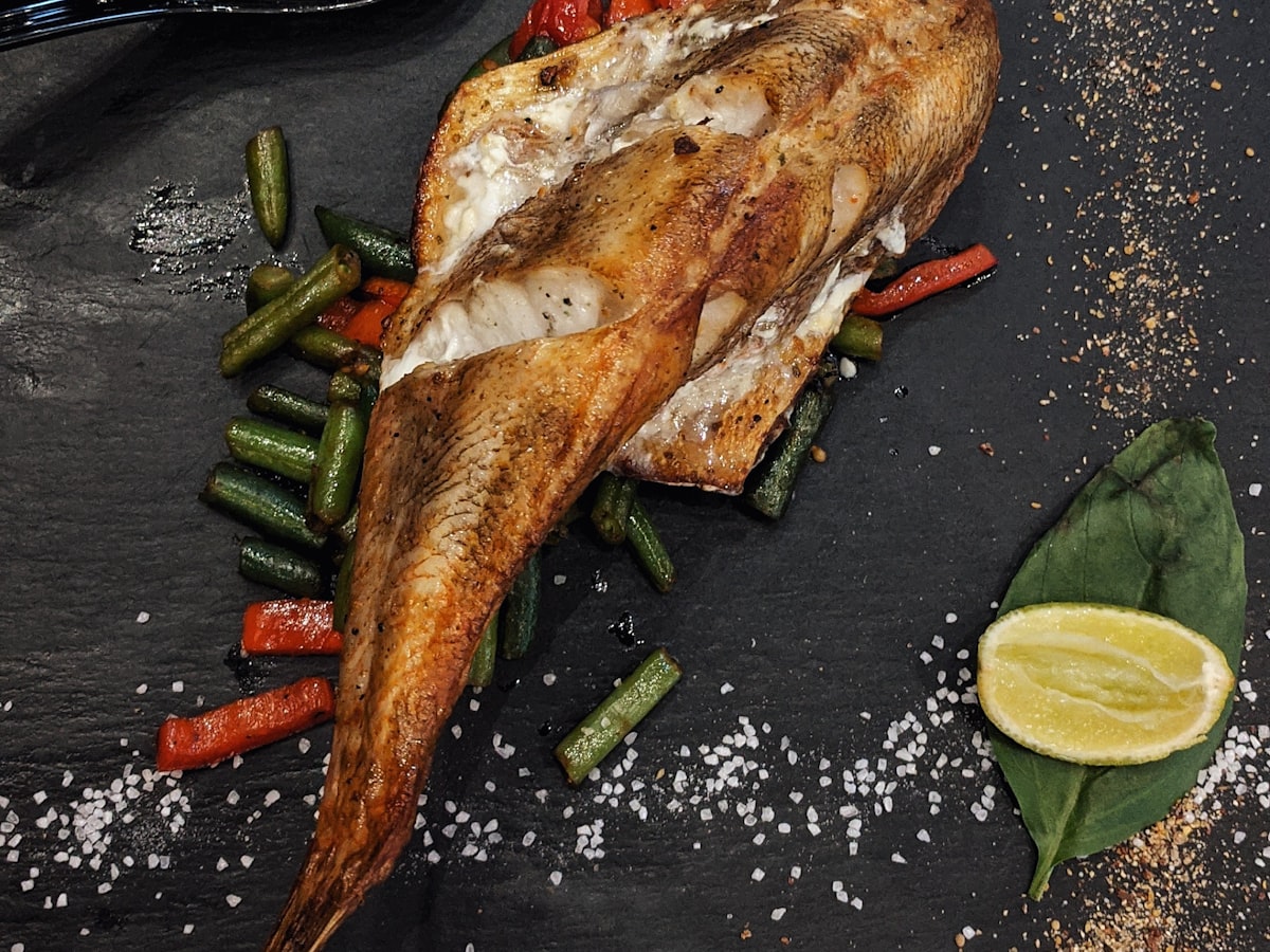 grilled hake fillet with fennel and brown rice